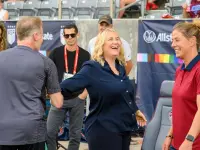 Emma Hayes durante un partido con la selección de Estados Unidos (USWNT).