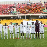 El once de Ghana, alineado antes de un partido contra Zambia en el estadio de Accra.