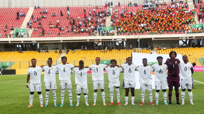 El once de Ghana, alineado antes de un partido contra Zambia en el estadio de Accra.