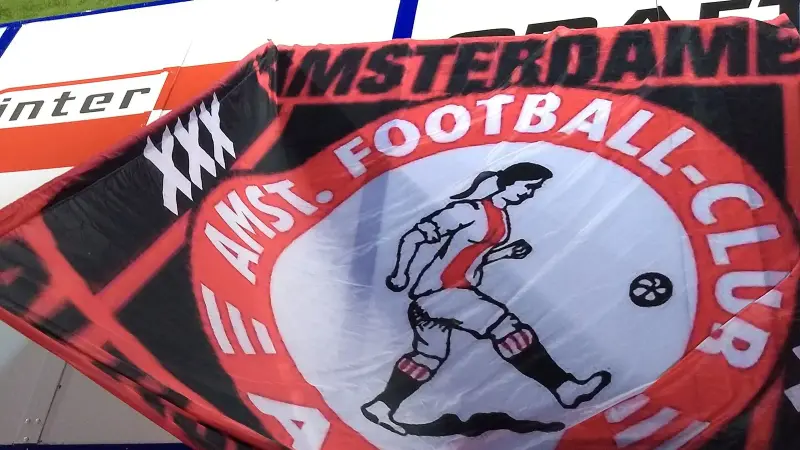 La pancarta «AmsterDames», de la afición del Ajax femenino, en noviembre de 2018.