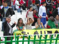 Aficionadas argelinas durante un partido de fútbol en 2013.