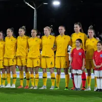 La selección femenina de Australia, las Matildas, celebrando sobre el césped.