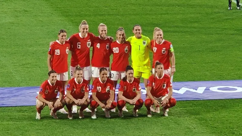 La selección de Austria posando antes de un partido internacional.
