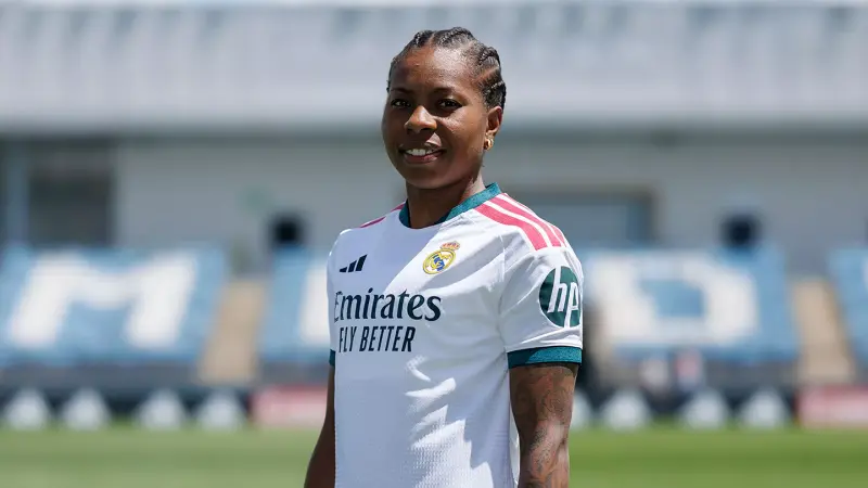Lineth Beerensteyn es el nuevo refuerzo ofensivo del Real Madrid.