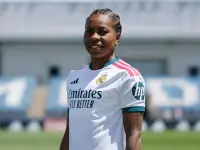 Lineth Beerensteyn es el nuevo refuerzo ofensivo del Real Madrid.