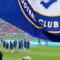 El Chelsea salta al césped de Wembley antes de la final de la FA Cup de 2025 ante el Manchester United.