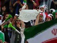 Aficionadas iraníes en el estadio Azadi de Teherán, durante el Irán-Camboya de octubre de 2019: la primera vez en unos cuarenta años que se permitió la entrada masiva de mujeres, semanas después de la muerte de Sahar Khodayari.