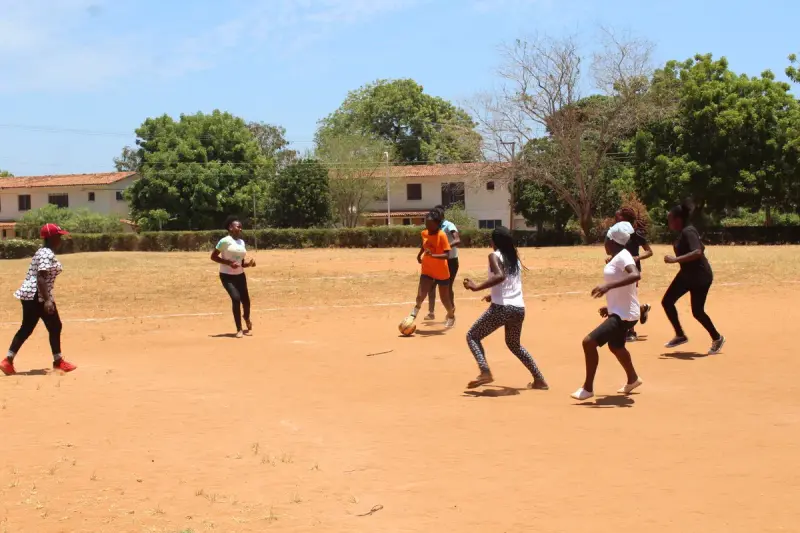 Fútbol femenino de base en el condado de Kilifi (Kenia), una de las cuatro selecciones del Grupo A.