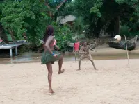 Fútbol en la playa de Busua (Ghana), una de las cuatro selecciones del Grupo D.