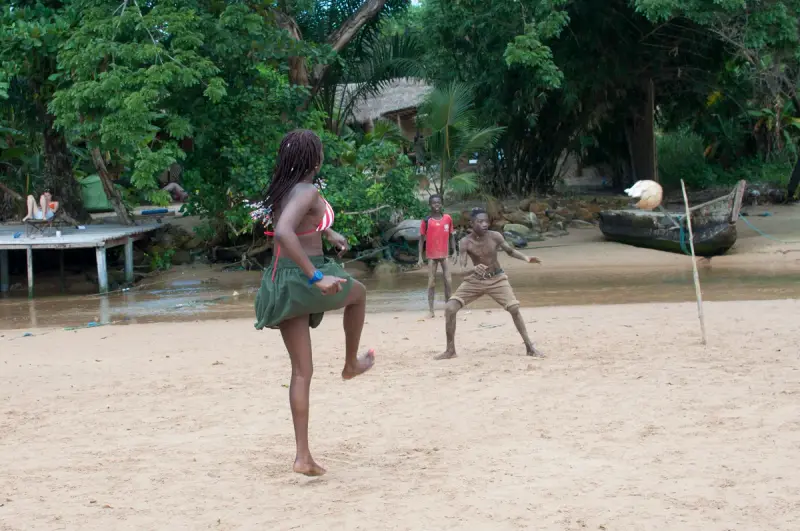 Fútbol en la playa de Busua (Ghana), una de las cuatro selecciones del Grupo D.