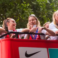 Las jugadoras de Inglaterra, durante el desfile del título de la Eurocopa 2025 en Londres.