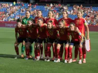 La selección española posa en Riazor antes del encuentro de clasificación frente a Bélgica en 2024.