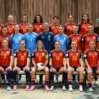Foto de la selección española sub-19 en Bosnia y Herzegovina. Rosalía Domínguez (dorsal 22, de pie, segunda por la izquierda), Emma Moreno (dorsal 17, de pie, quinta por la izquierda) y Ainoa Gómez (dorsal 10, sentada, tercera por la izquierda) fueron las grandes protagonistas ante Suiza.