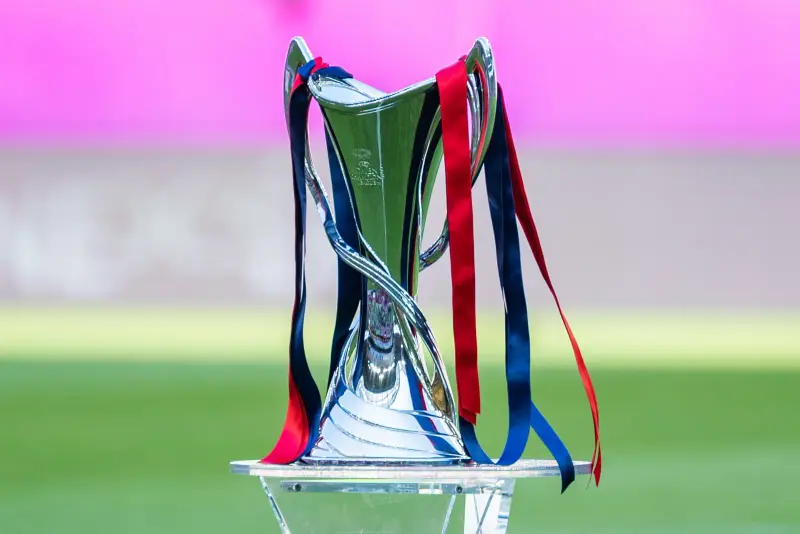 El trofeo de la Champions femenina, antes de una final.