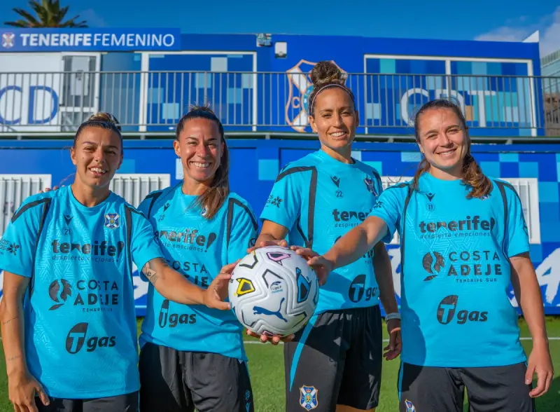 Las capitanas del Costa Adeje Tenerife, durante la pretemporada 2026/27.