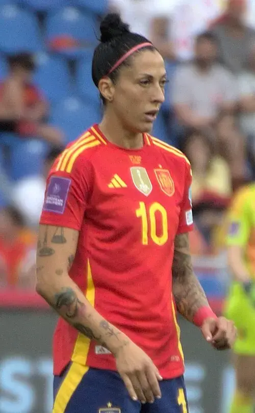 Jenni Hermoso durante el partido España - Bélgica en Riazor, clasificatorio de la Eurocopa 2025.