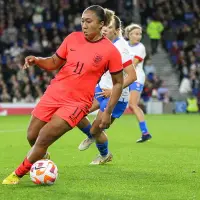 Lauren James durante un partido internacional con la selección de Inglaterra en 2022.