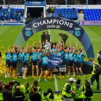 El London City Lionesses celebra el título de la Women's Championship 2024-25, el que lo ascendió a la WSL.