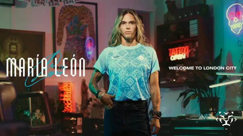 María León, en la imagen del anuncio de su fichaje por el London City Lionesses.
