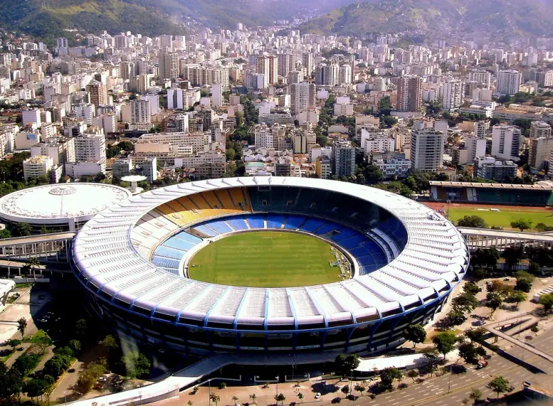 El Maracaná desde el aire en 2009, antes de la reconstrucción para el Mundial de 2014.