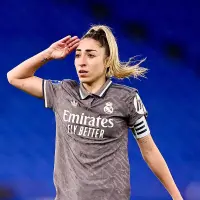 Olga Carmona saludando con el Real Madrid en la temporada 2024-2025.