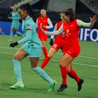 Salma Paralluelo frente a la defensa del SK Brann en la Champions League.