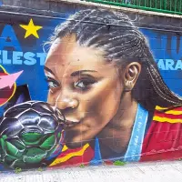Mural urbano dedicado a Salma Paralluelo en Zaragoza.