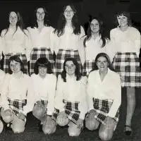 La selección femenina escocesa antes de su amistoso en el estadio de San Siro, Milán, 25 de septiembre de 1974. En la fila de atrás, primera por la derecha: Elsie Cook, la secretaria que dos años antes había pedido dinero prestado para comprar las camisetas. En la fila delantera, segunda por la derecha: Mary Carr, la que abrió el marcador en Ravenscraig.