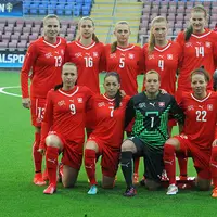 La selección femenina de Suiza antes del amistoso contra Suecia del 5 de abril de 2015.