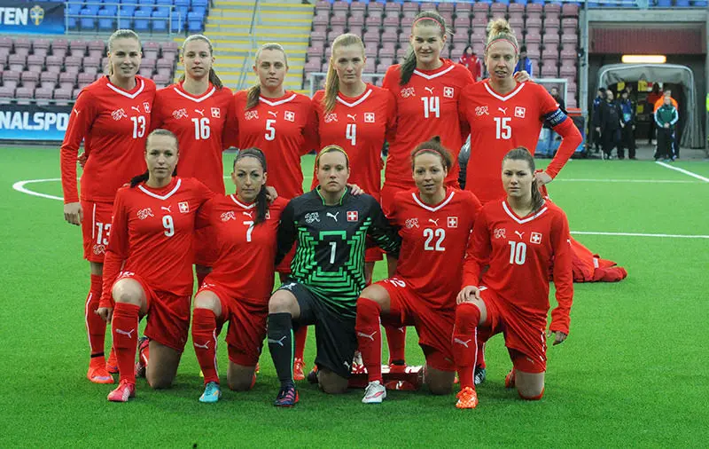 La selección femenina de Suiza antes del amistoso contra Suecia del 5 de abril de 2015.