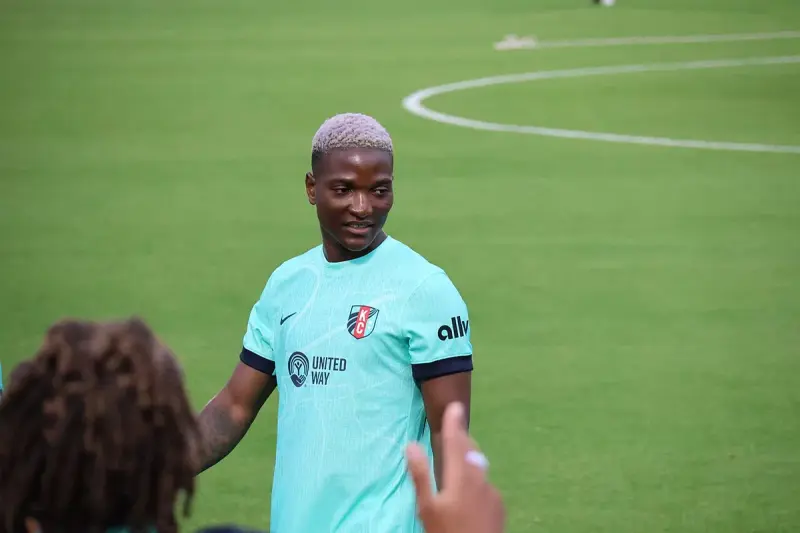 Temwa Chawinga durante un encuentro de la NWSL con el Kansas City Current.